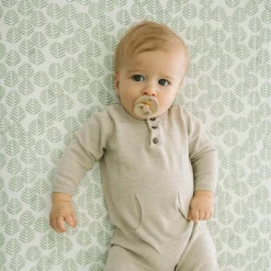 Cotton Muslin Crib Sheet - Leaf Motif