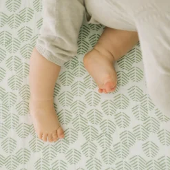 Cotton Muslin Crib Sheet - Leaf Motif